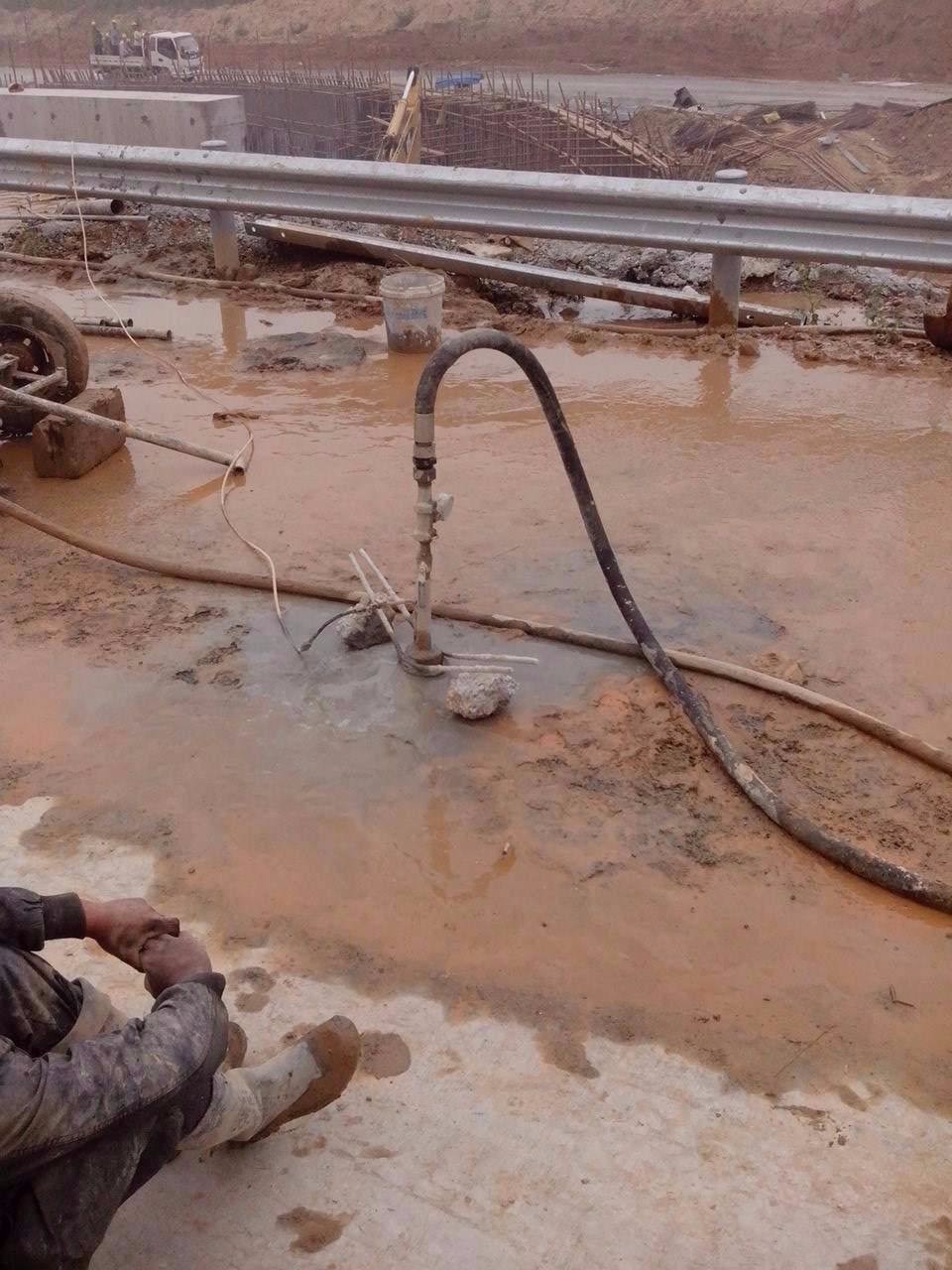 金城江路基压密注浆